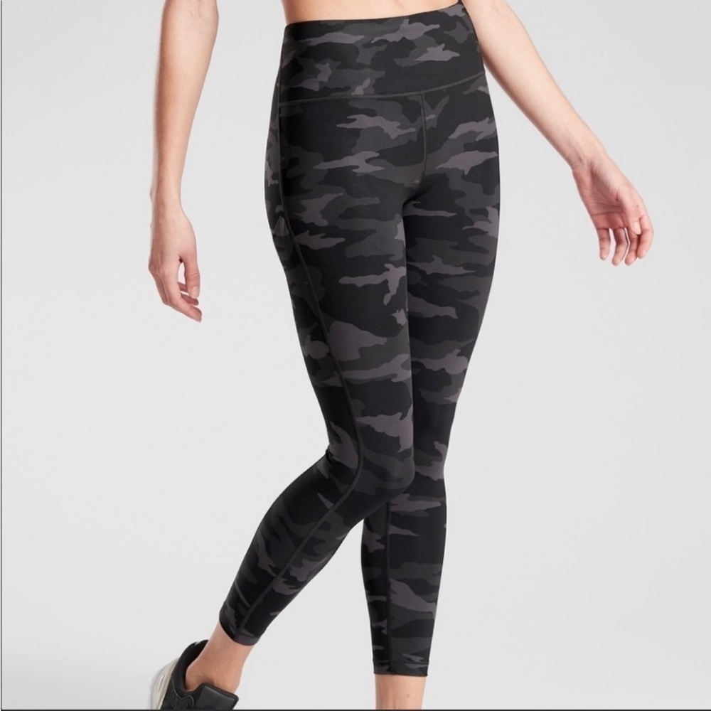 Athleta Black And Grey Ultimate Camo 7/8 Leggings